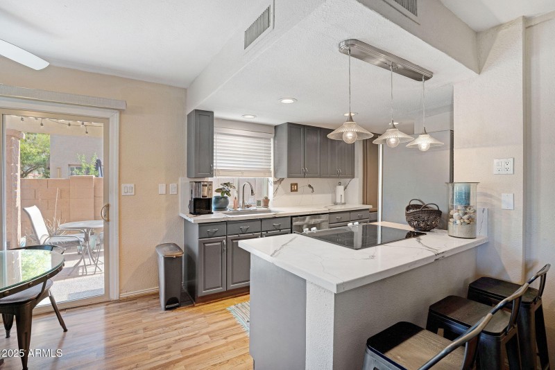 13-web-or-mls-10445 N 11th Pl-13