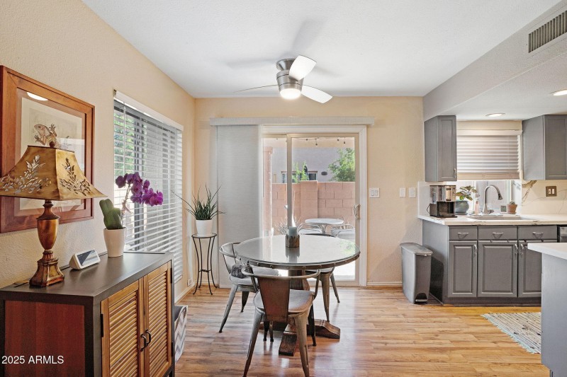 14-web-or-mls-10445 N 11th Pl-14