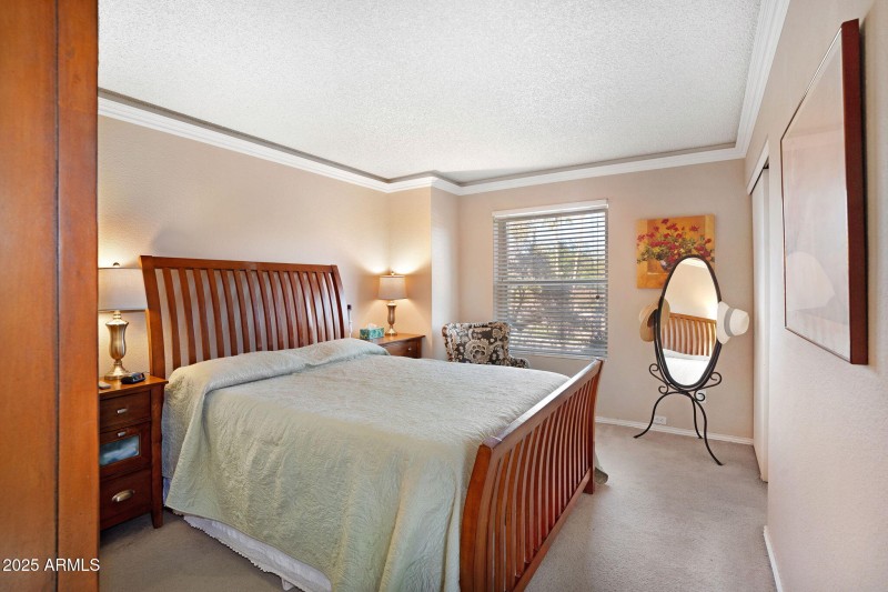 18-web-or-mls-10445 N 11th Pl-18