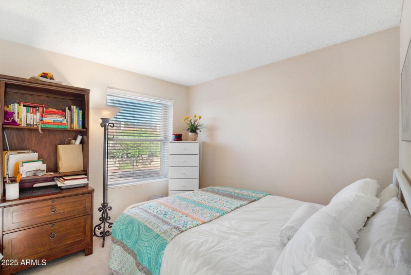 20-web-or-mls-10445 N 11th Pl-20
