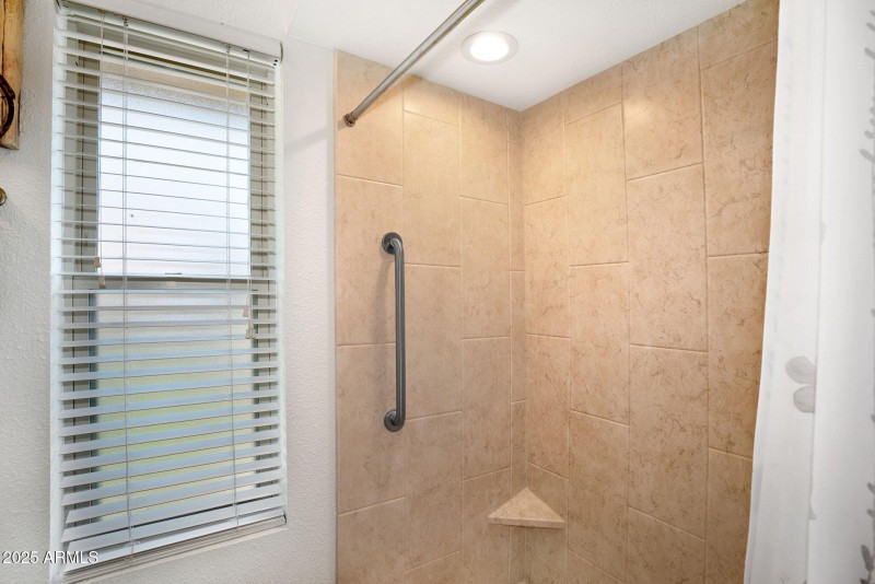 22-web-or-mls-10445 N 11th Pl-22