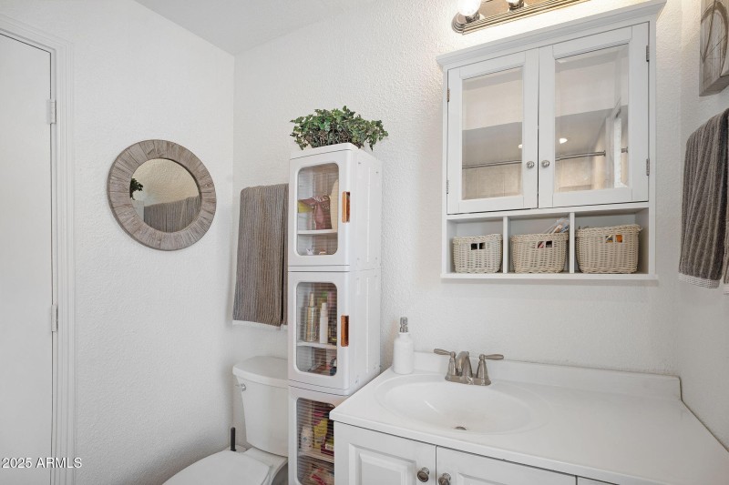 23-web-or-mls-10445 N 11th Pl-23