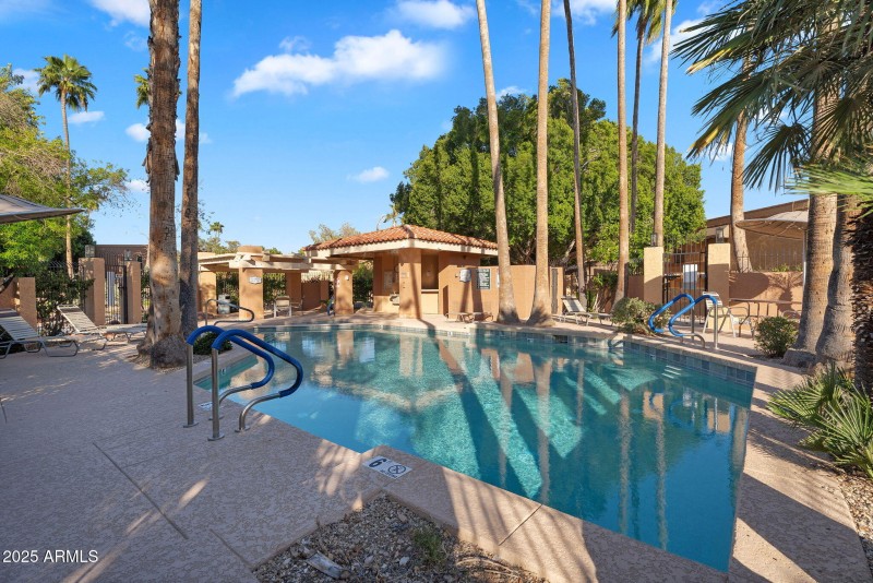 38-web-or-mls-10445 N 11th Pl Community-