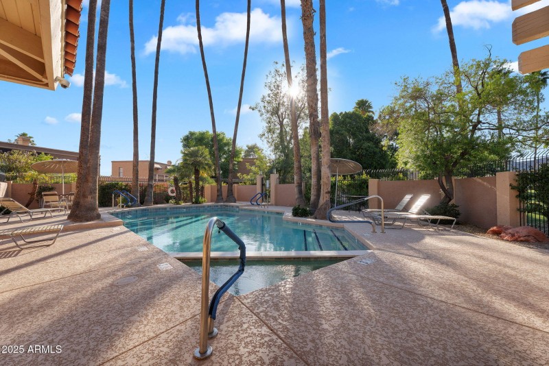 39-web-or-mls-10445 N 11th Pl Community-