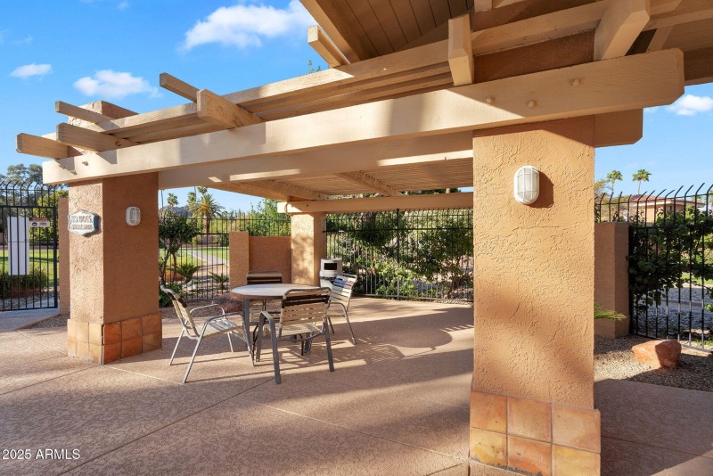 40-web-or-mls-10445 N 11th Pl Community-
