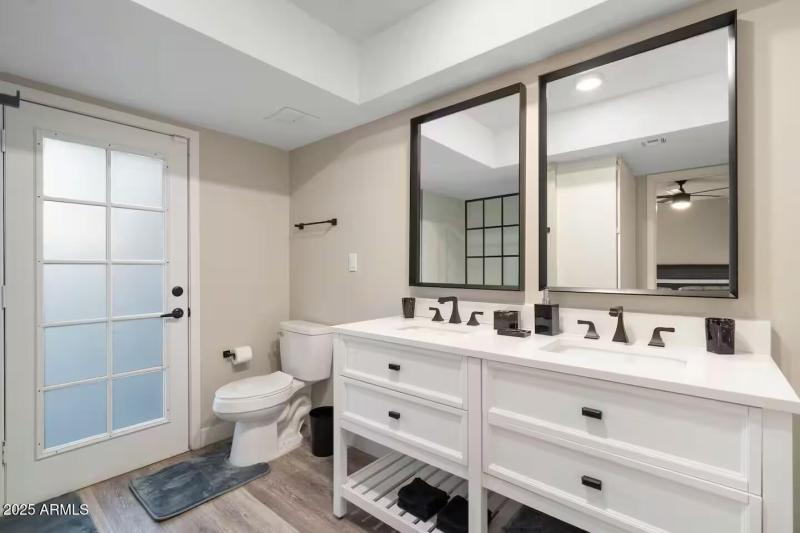 Bathroom 1 (2)