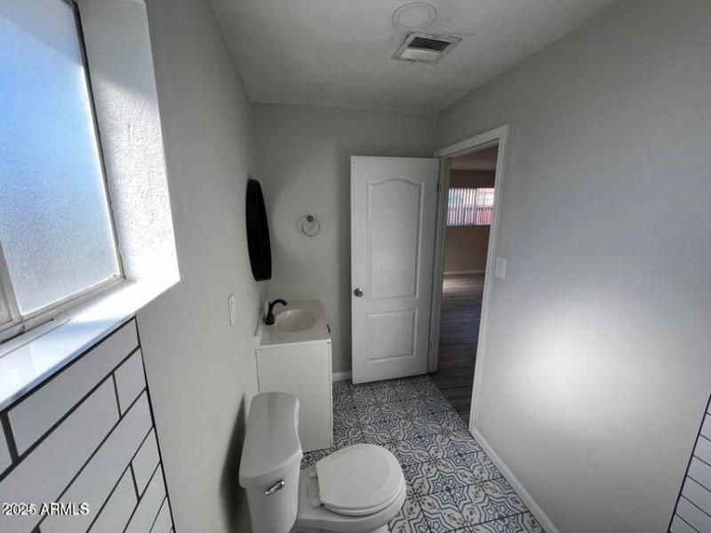 1529 E McKinley GH Pic 13