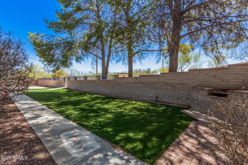 Private Backyard Walkway