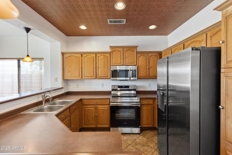 25617 W St James Ave-15