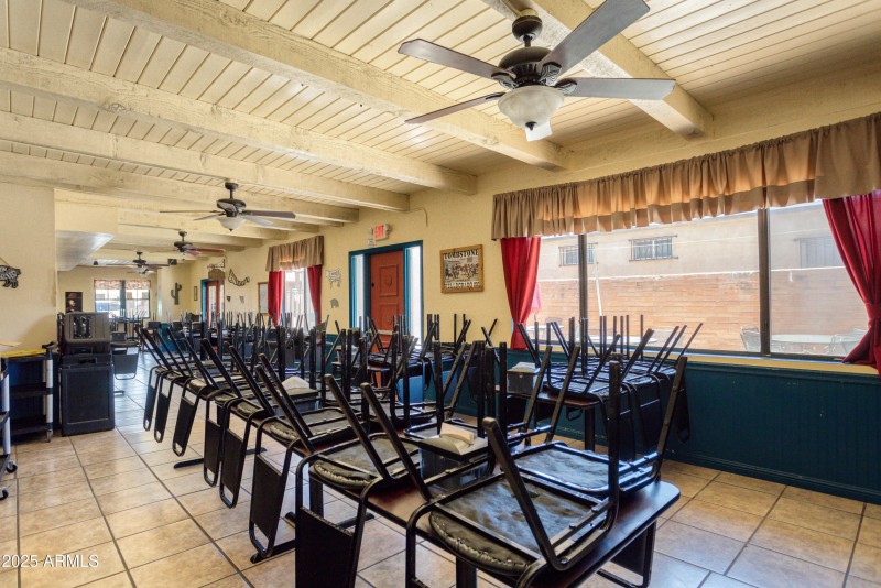 DINNINGROOM
