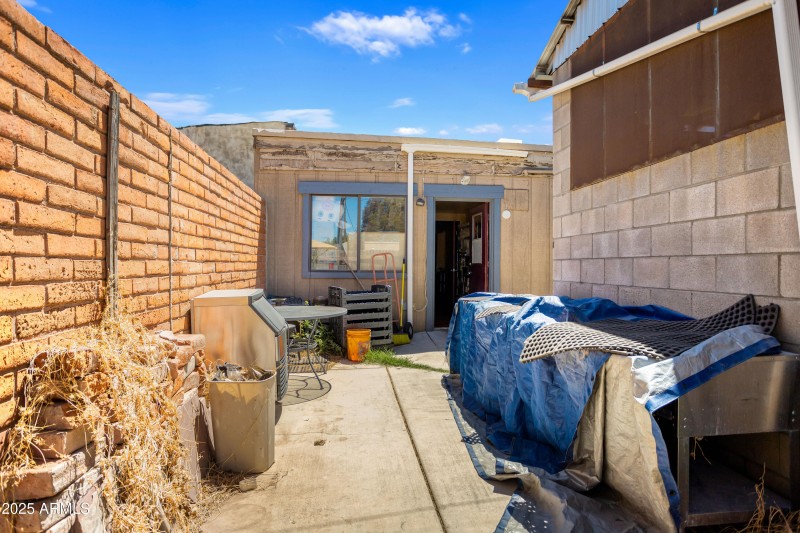 SIDE YARD