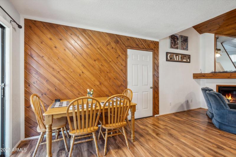 10-Dining Area