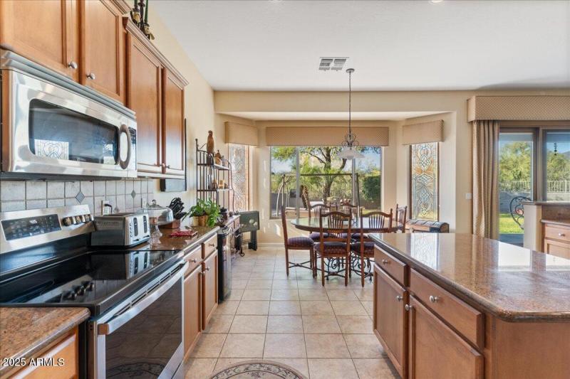 Eat-in Kitchen