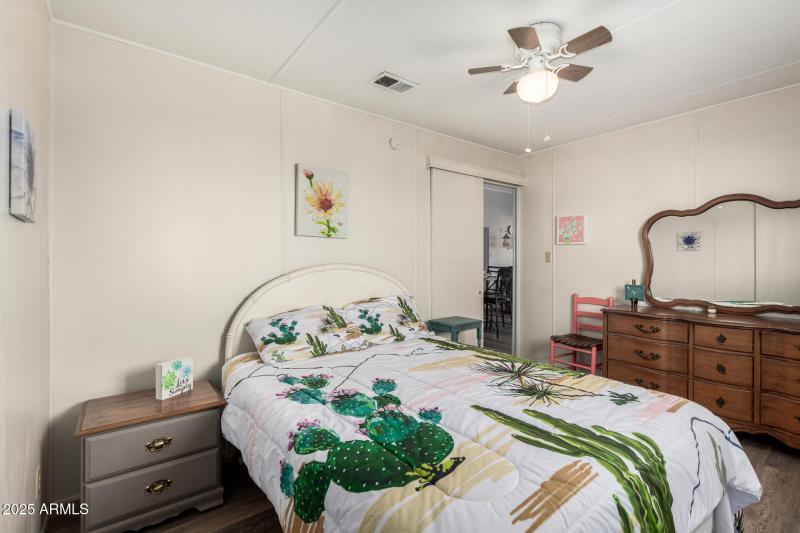 Queen Bed Main Ensuite