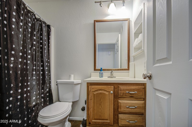 Bathroom 2-pic 2