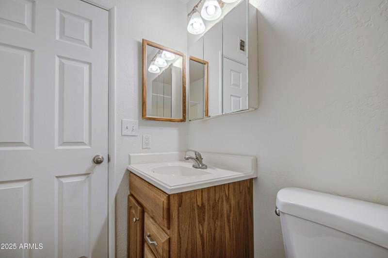 Bathroom 2-pic 3
