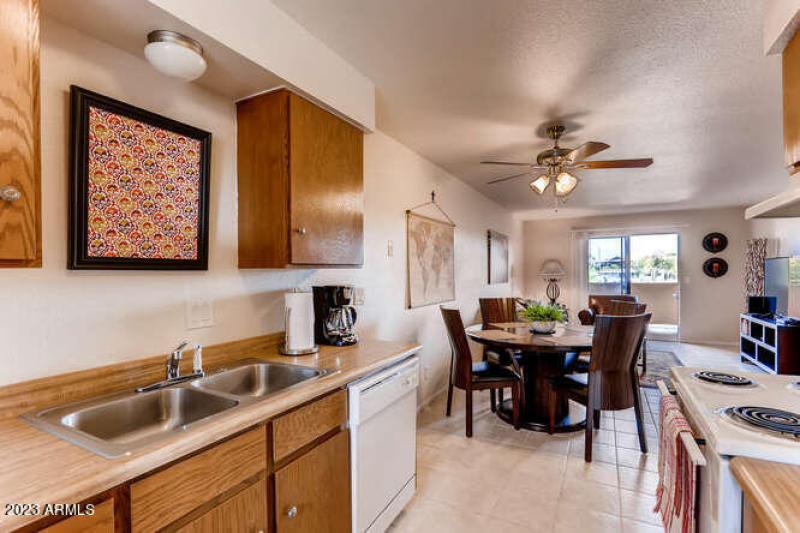 540 S West Rd Unit 21-small-004-6-Kitche