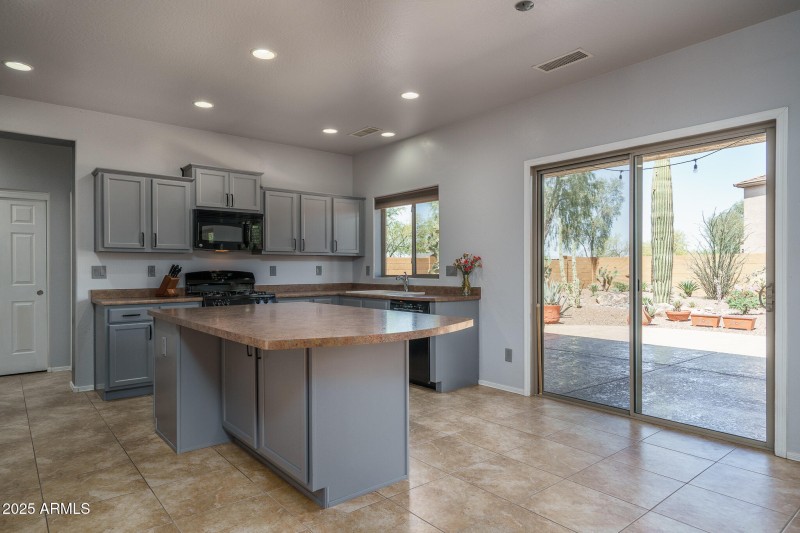 6) KITCHEN