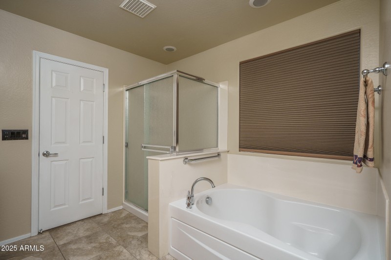 17) PRIMARY BATH