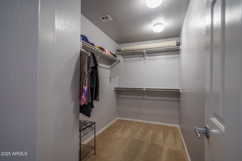 19B) BED 2 CLOSET