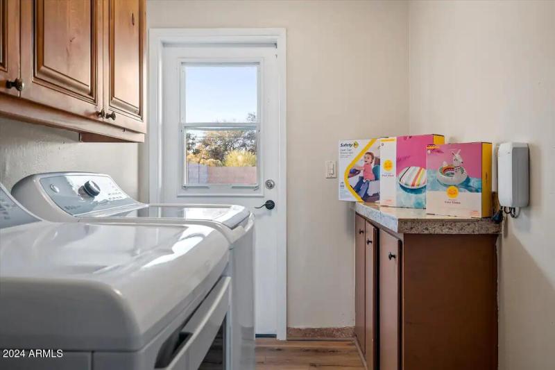 za 67 laundry doggie door 7-23