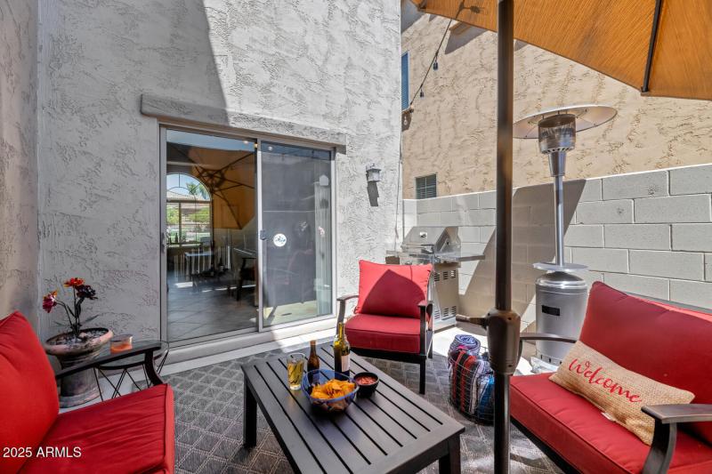 3932 E Melinda Dr-large-033-022-3932 E M