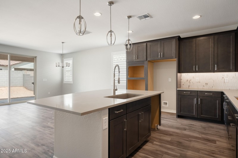 4) KITCHEN