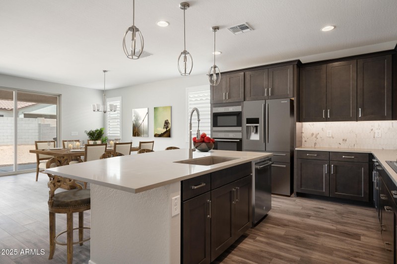 4) KITCHEN