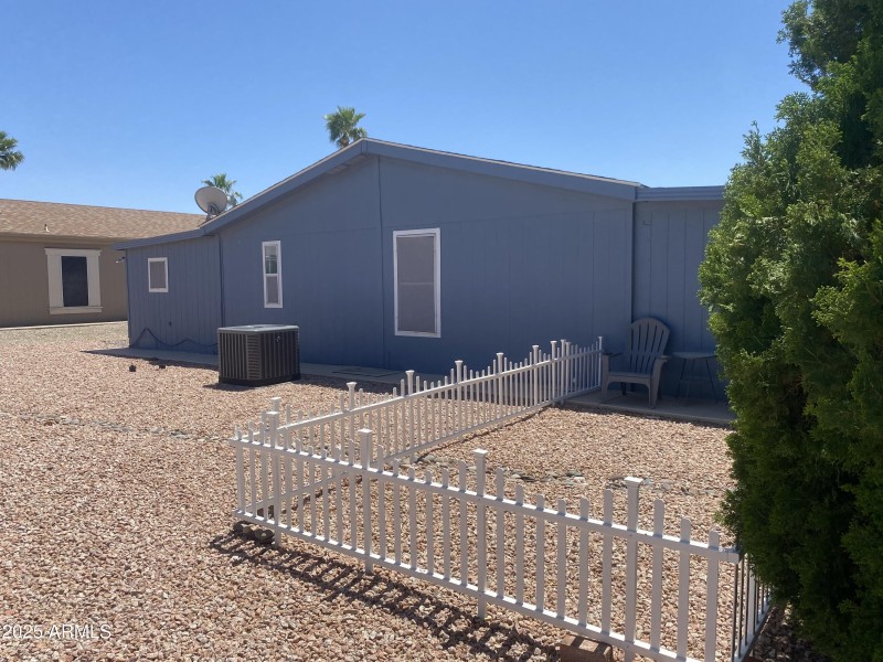 Backyard area with fenced in area for pe