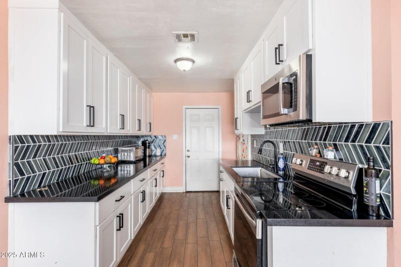 8602 N 27th Ave - 05