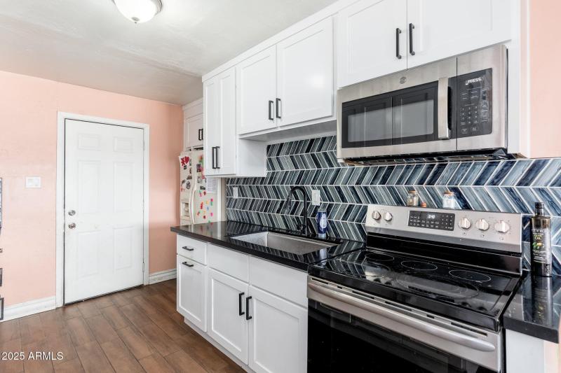8602 N 27th Ave - 06