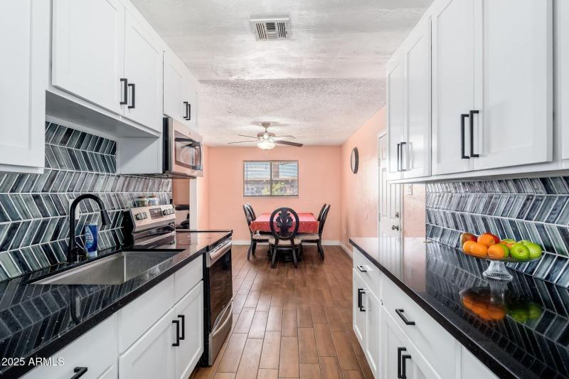 8602 N 27th Ave - 08