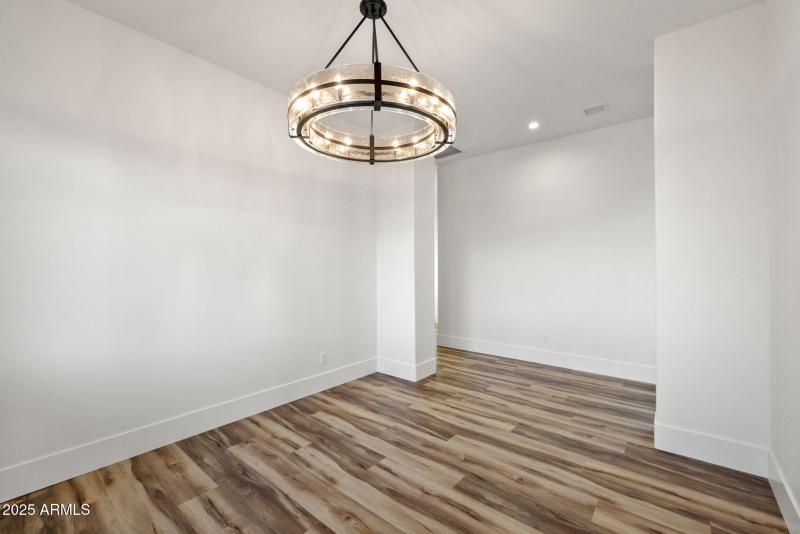 28-Dining Room 4