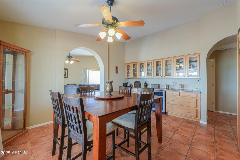 Dining Area (2)