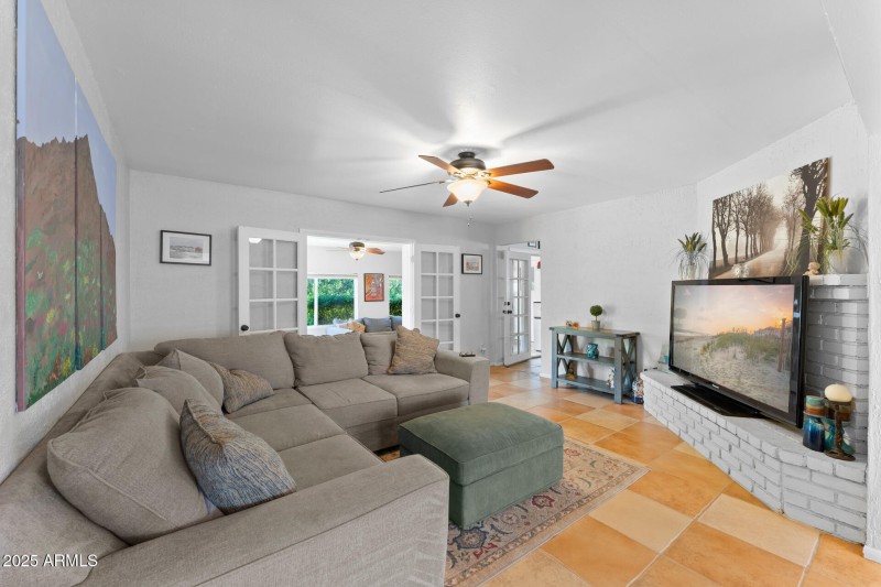 006-living-room
