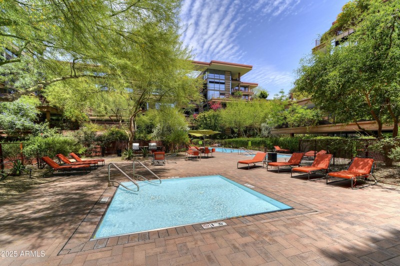Outdoor Pool & Spa