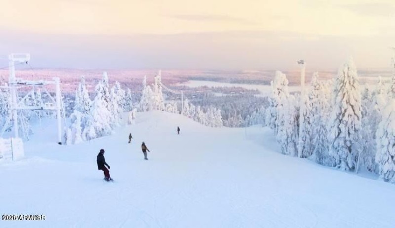 skiing