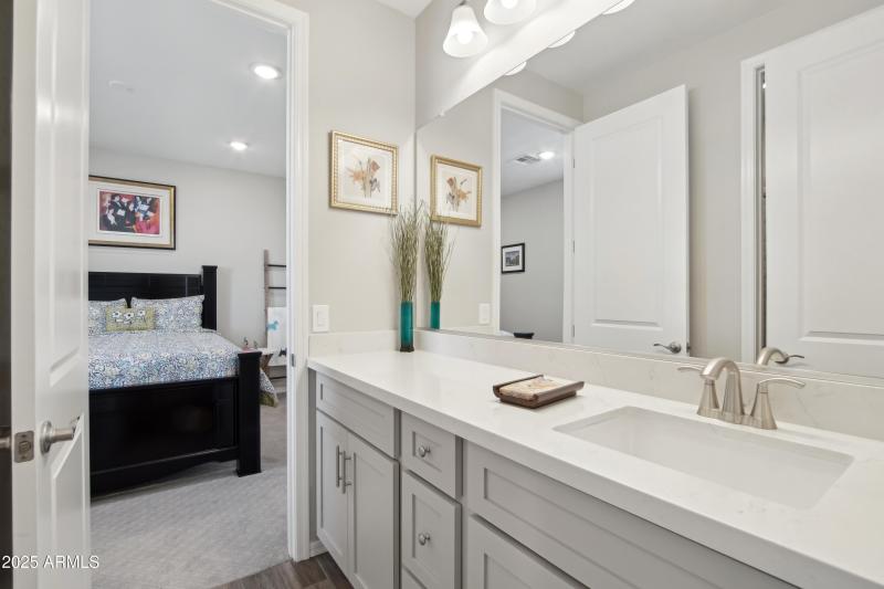 28-print-N Pioneer Dr-2604-028