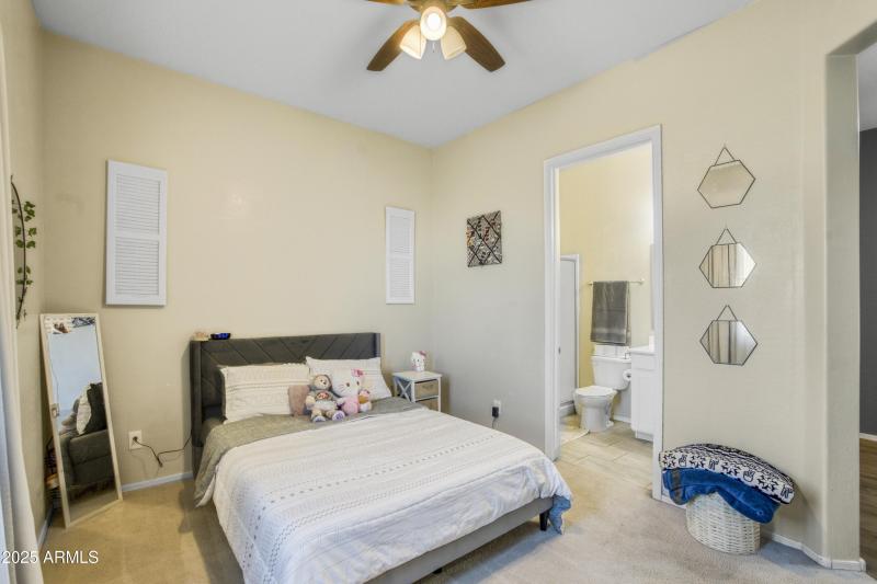 Guest/Multi-Gen Suite (Bedroom)