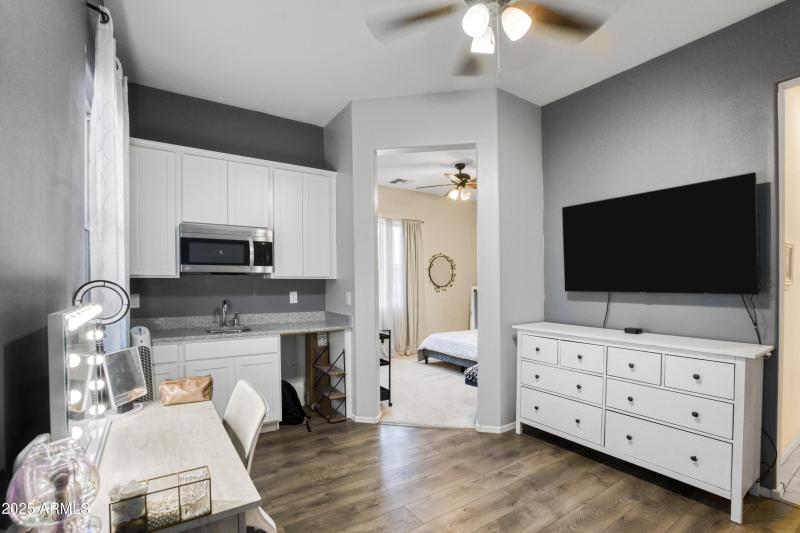 Guest/Multi-Gen Suite (Living Area)