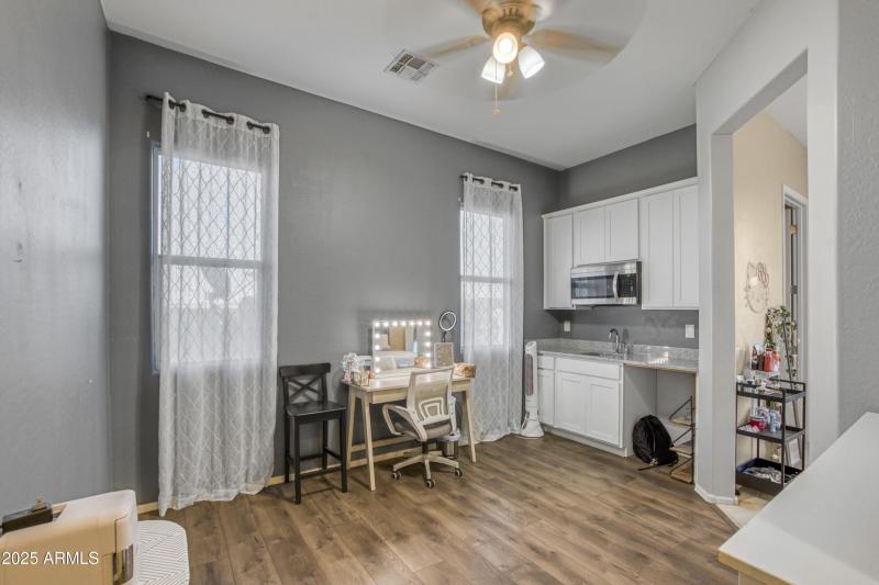 Guest/Multi-Gen Suite (Kitchenette)