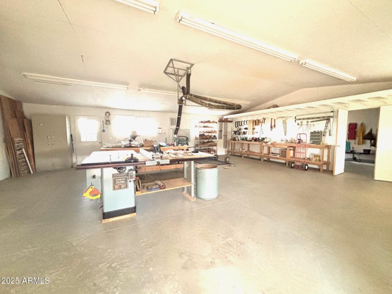 Ceiling-mounted vacuum