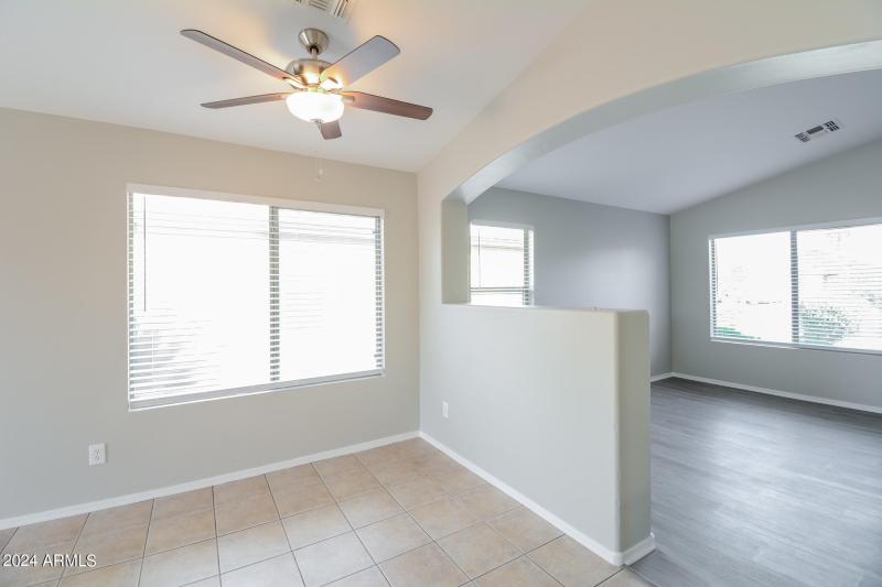 004-photo-dining-room-8256714