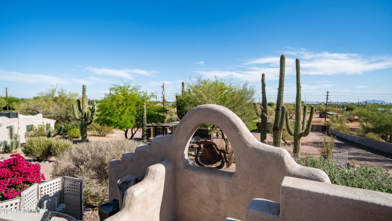 612 N Signal Butte Rd Exterior Photos-31