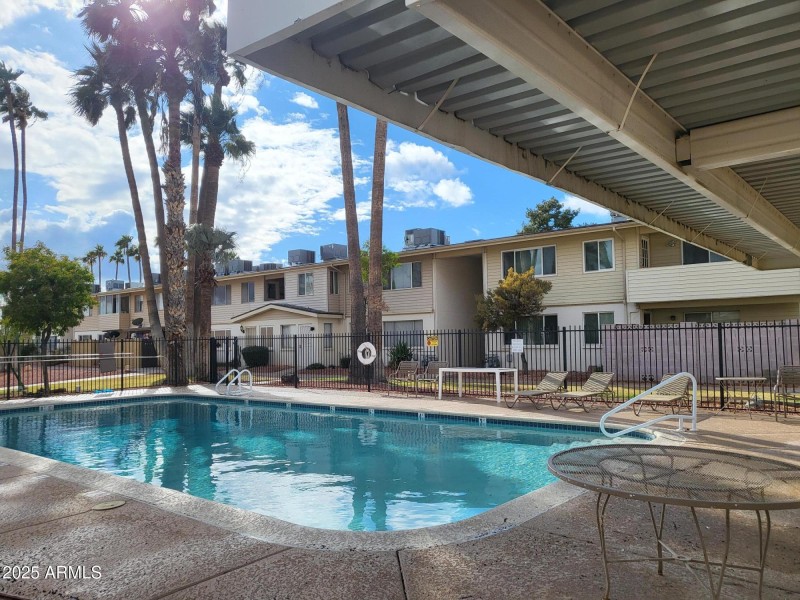 CLOSE TO POOL
