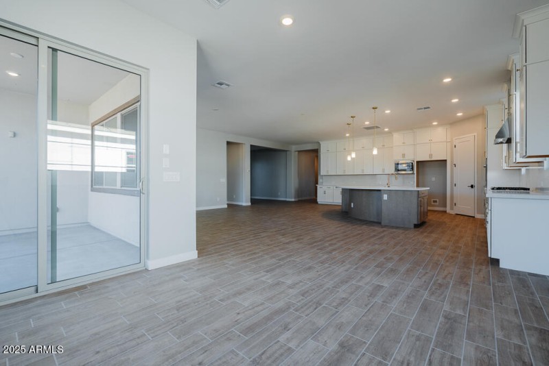 Tri Pointe Waterston Central 451 - Dinin