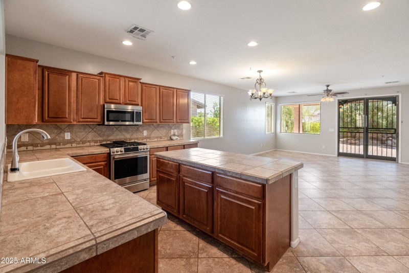 Kitchen (11 x 15)