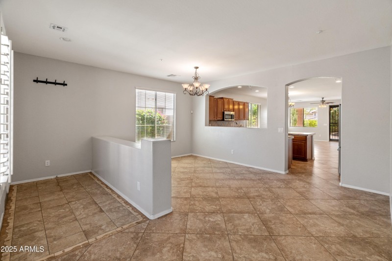 Dining Room (18 x 11)