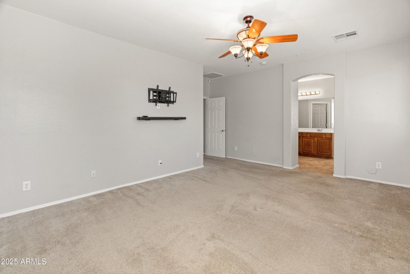 Main Bedroom (17 x 13)