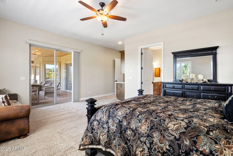 21-Primary Bedroom (4)